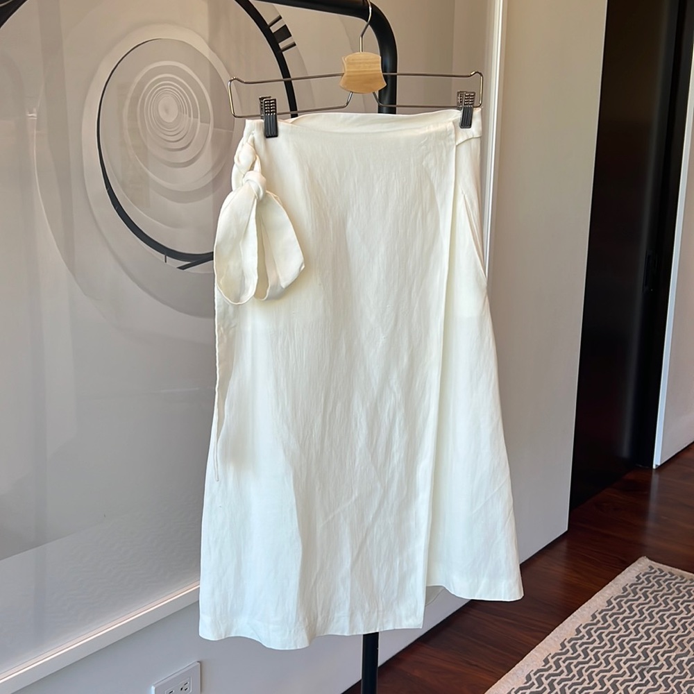 MASSIMO DUTTI WRAP SKIRT - Size Medium, Cream linen blend - Excellent Condition